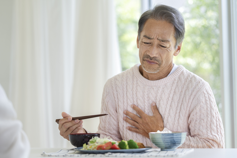 お腹は空くけど食べたくない…食欲不振の症状セルフチェック