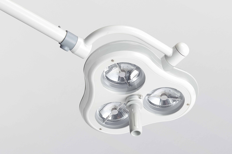 無影灯:山田医療照明クローバーシリーズ